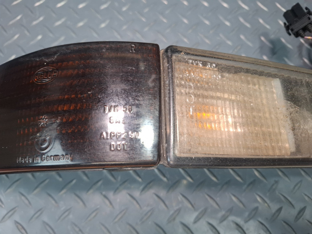 1994-1997 BMW E31 840Ci Front Left & Right Turn Signal Light Lamp Set Damaged