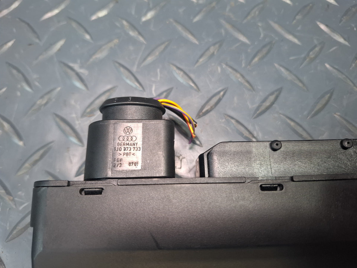 2008-2010 Porsche Cayenne 957 Keyless Immobilizer Theft Locking Control Module