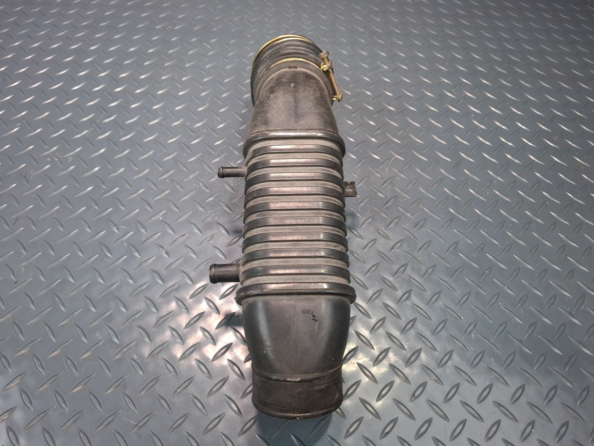 84-86 Toyota Cressida MX73 5MGE Engine Air Cleaner Intake Duct Tube