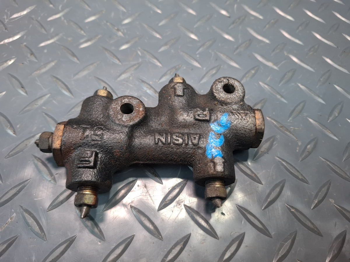 85-88 Toyota Cressida MX73 Sedan Brake Proportioning Valve OEM