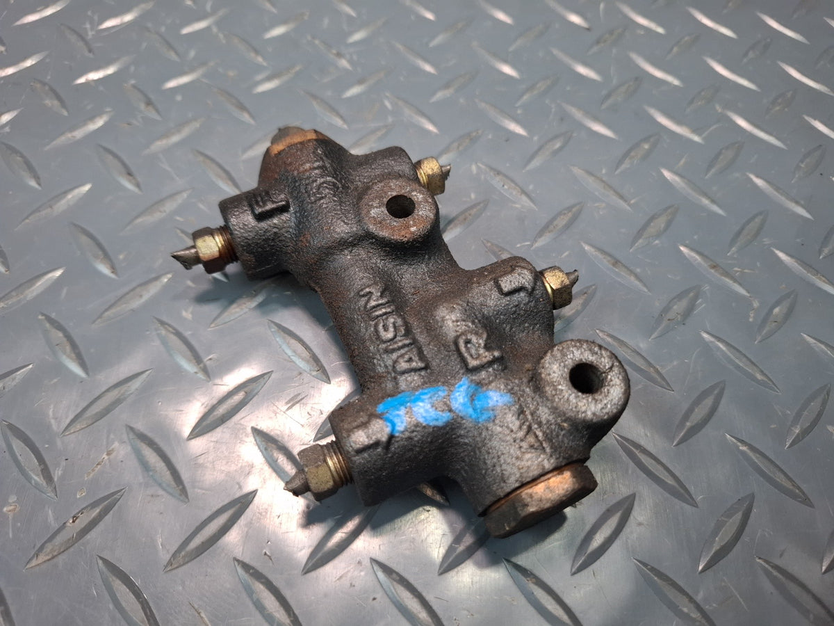 85-88 Toyota Cressida MX73 Sedan Brake Proportioning Valve OEM