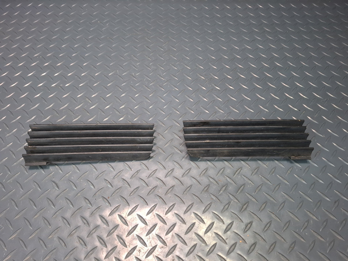 1994-1997 BMW E31 840Ci Front Left & Right Bumper Air Grille Insert Set of 2