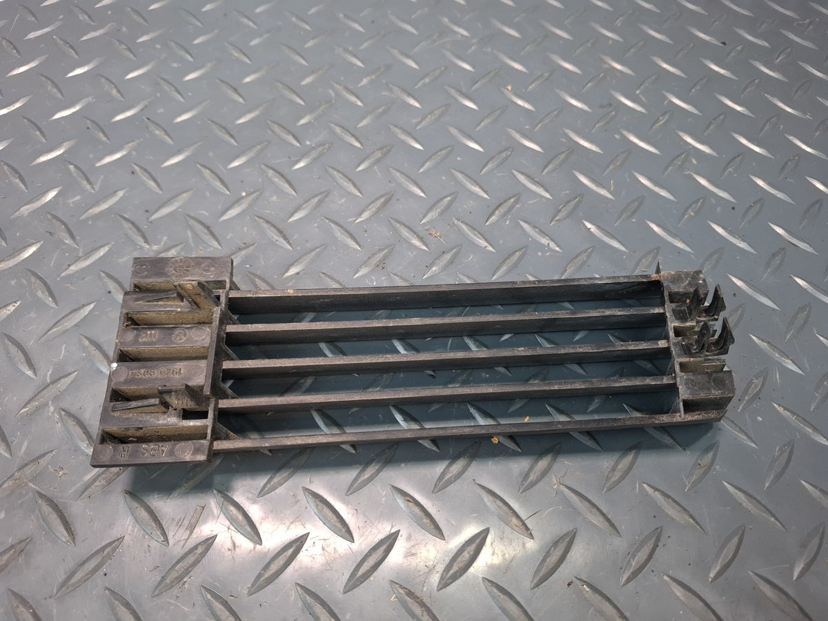 1994-1997 BMW E31 840Ci Front Left & Right Bumper Air Grille Insert Set of 2