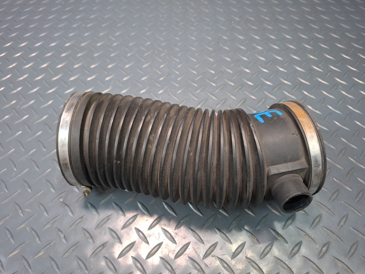 1994-1997 BMW E31 840Ci Air Intake Cleaner Rubber Boot Hose Line 1702112