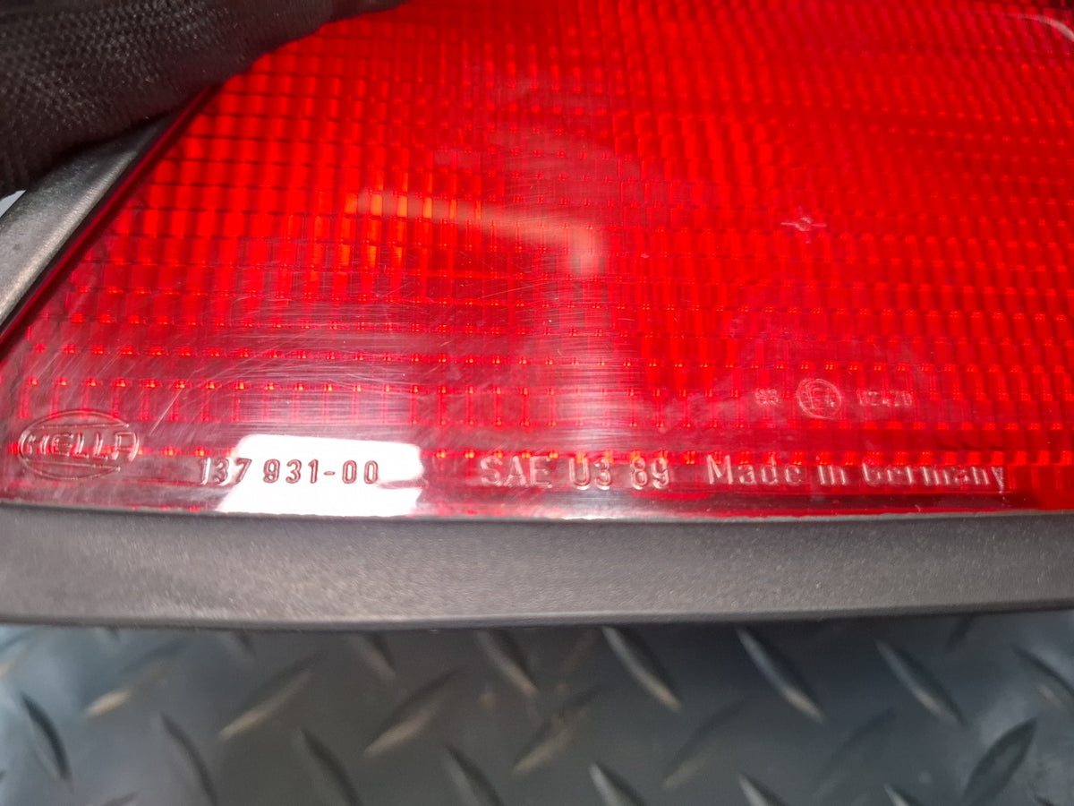 1994-1997 BMW E31 840Ci Rear Center Third 3RD Brake Light Lamp 1383186