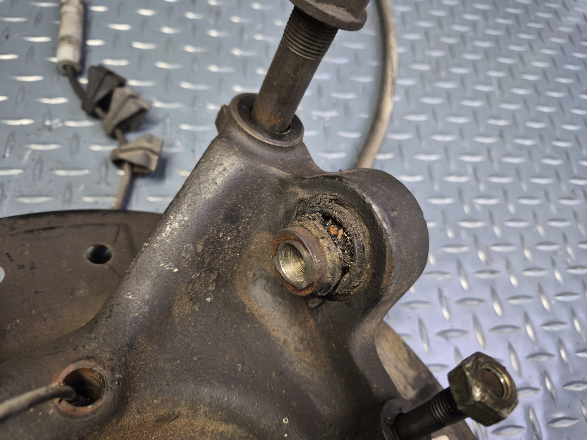 1994-1997 BMW E31 840Ci RWD Rear Left Knuckle Wheel Hub Bearing Damaged