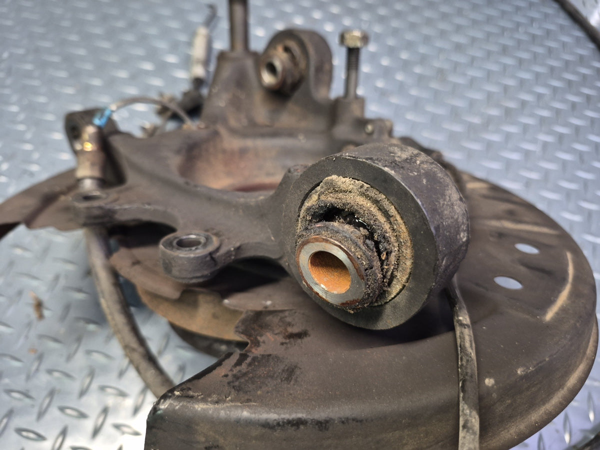 1994-1997 BMW E31 840Ci RWD Rear Left Knuckle Wheel Hub Bearing Damaged
