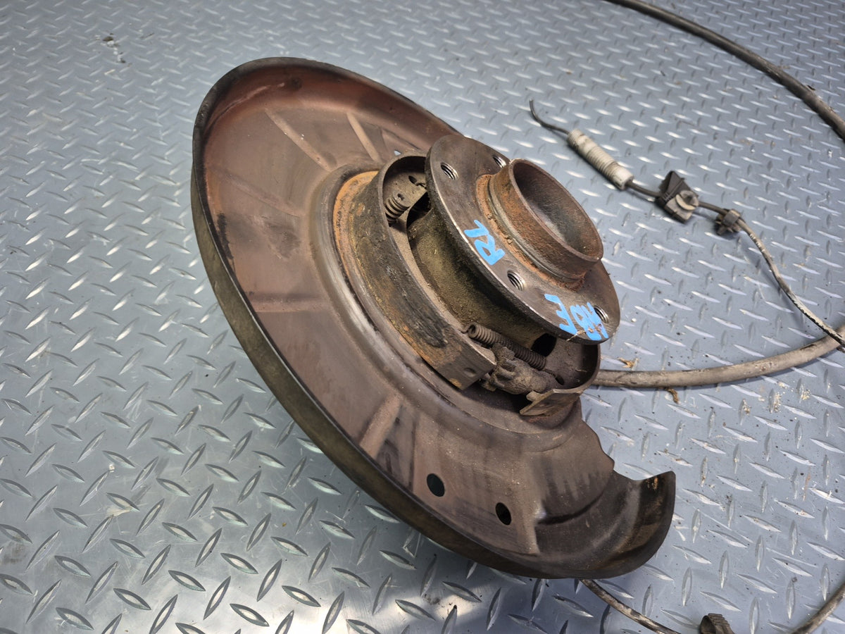 1994-1997 BMW E31 840Ci RWD Rear Left Knuckle Wheel Hub Bearing Damaged