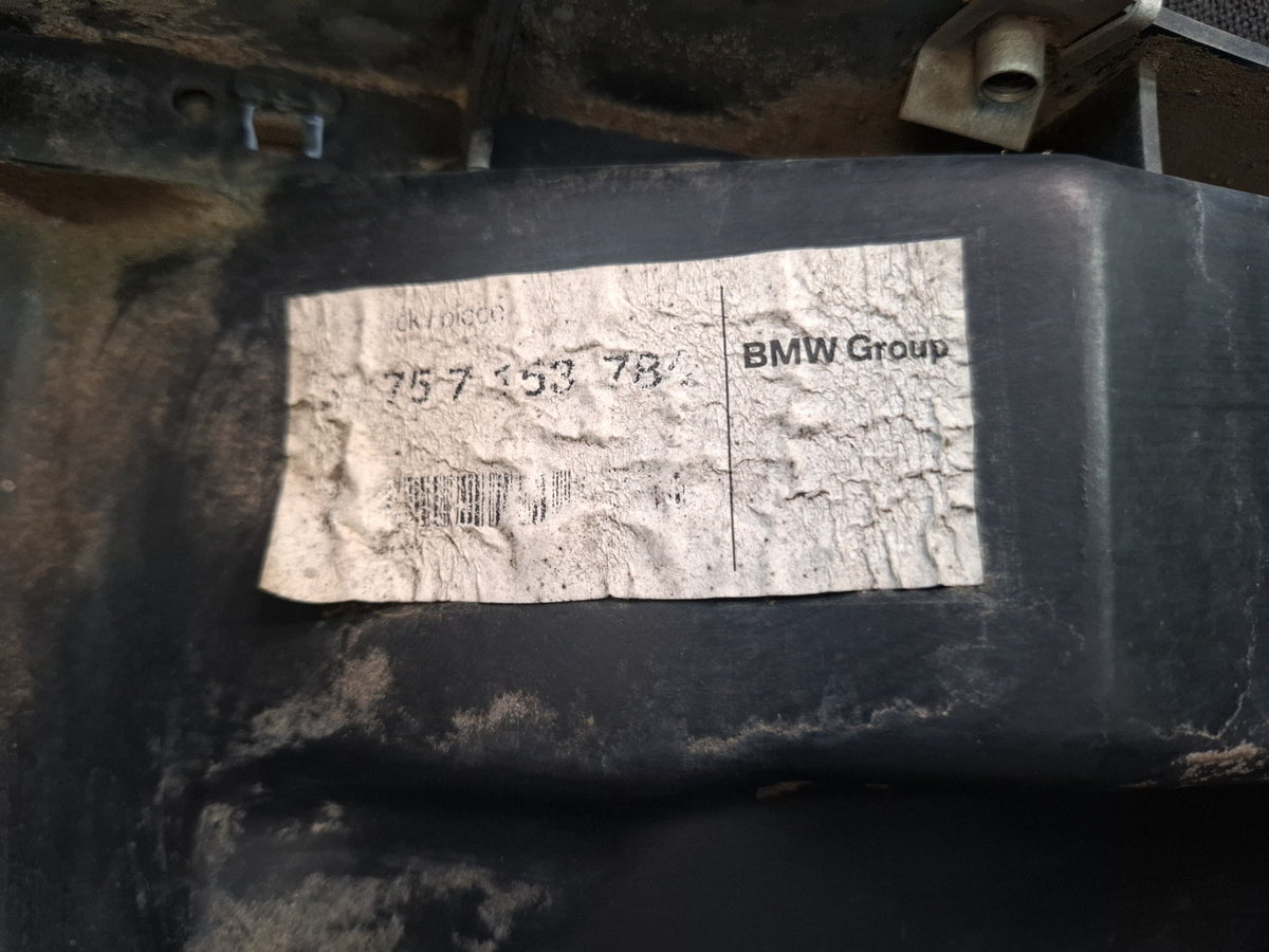 1994-1997 BMW E31 840Ci Front Right Air Intake Duct Tube 7153784