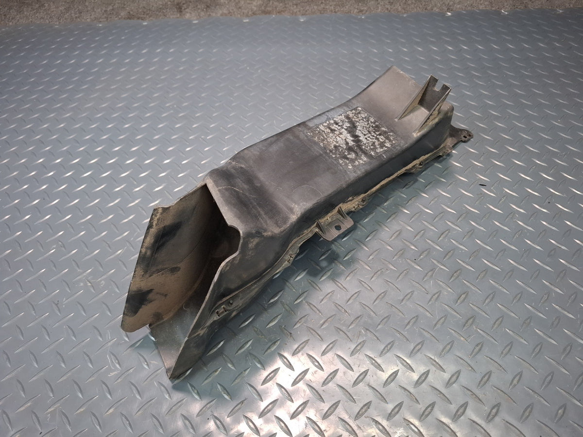 1994-1997 BMW E31 840Ci Front Right Air Intake Duct Tube 7153784