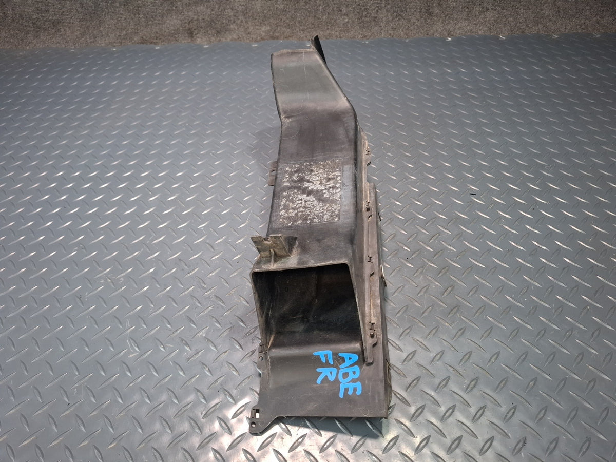 1994-1997 BMW E31 840Ci Front Right Air Intake Duct Tube 7153784