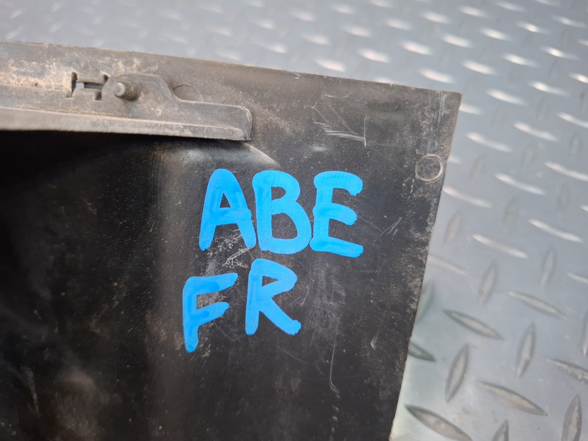 1994-1997 BMW E31 840Ci Front Right Air Intake Duct Tube 7153784
