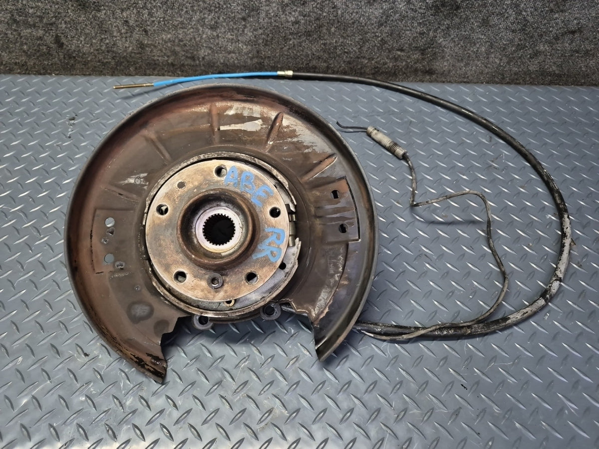 1994-1997 BMW E31 840Ci RWD Rear Right Knuckle Wheel Hub Bearing Damaged