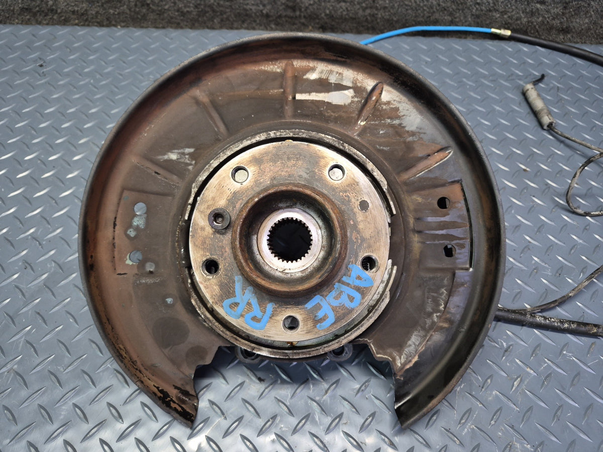 1994-1997 BMW E31 840Ci RWD Rear Right Knuckle Wheel Hub Bearing Damaged