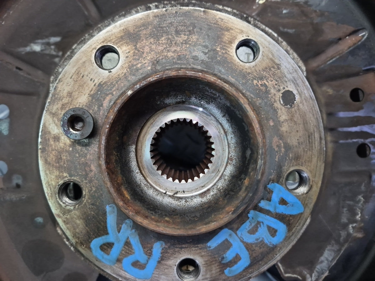 1994-1997 BMW E31 840Ci RWD Rear Right Knuckle Wheel Hub Bearing Damaged