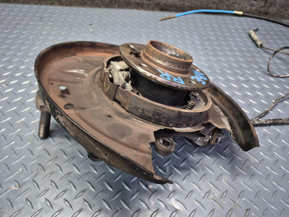 1994-1997 BMW E31 840Ci RWD Rear Right Knuckle Wheel Hub Bearing Damaged