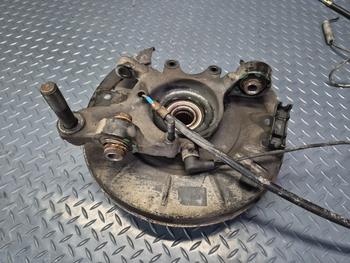 1994-1997 BMW E31 840Ci RWD Rear Right Knuckle Wheel Hub Bearing Damaged