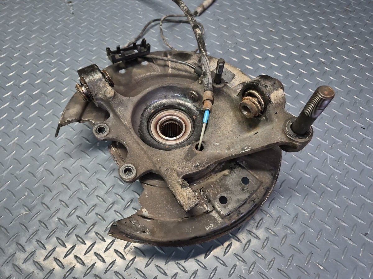 1994-1997 BMW E31 840Ci RWD Rear Right Knuckle Wheel Hub Bearing Damaged
