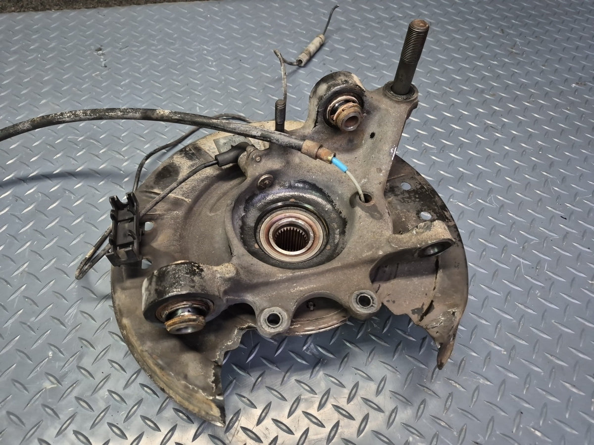 1994-1997 BMW E31 840Ci RWD Rear Right Knuckle Wheel Hub Bearing Damaged