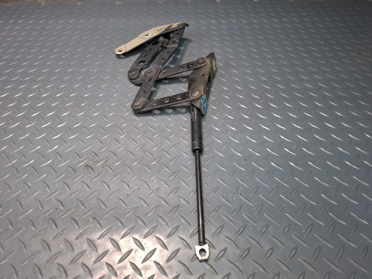 1994-1997 BMW E31 840Ci Front Left & Right Hood Hinge w Shock Support Set