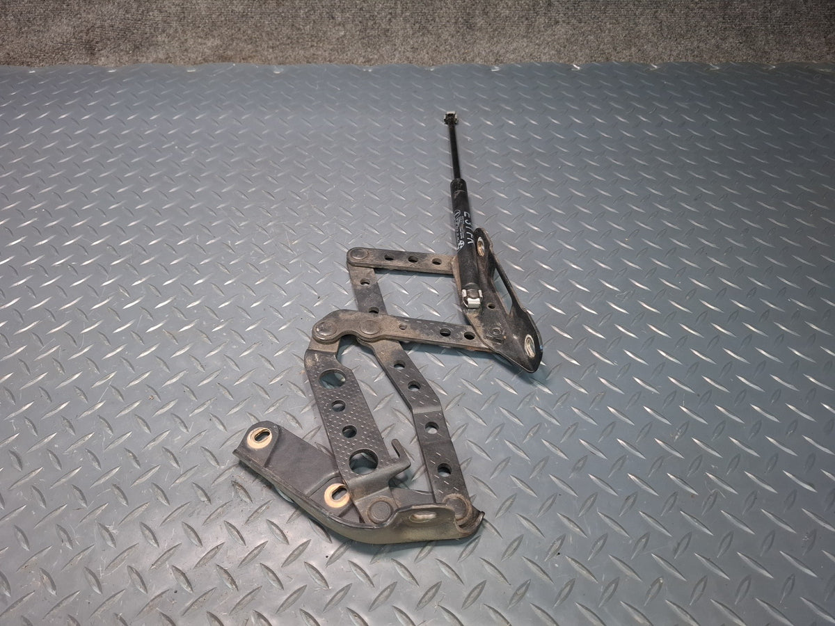 1994-1997 BMW E31 840Ci Front Left & Right Hood Hinge w Shock Support Set