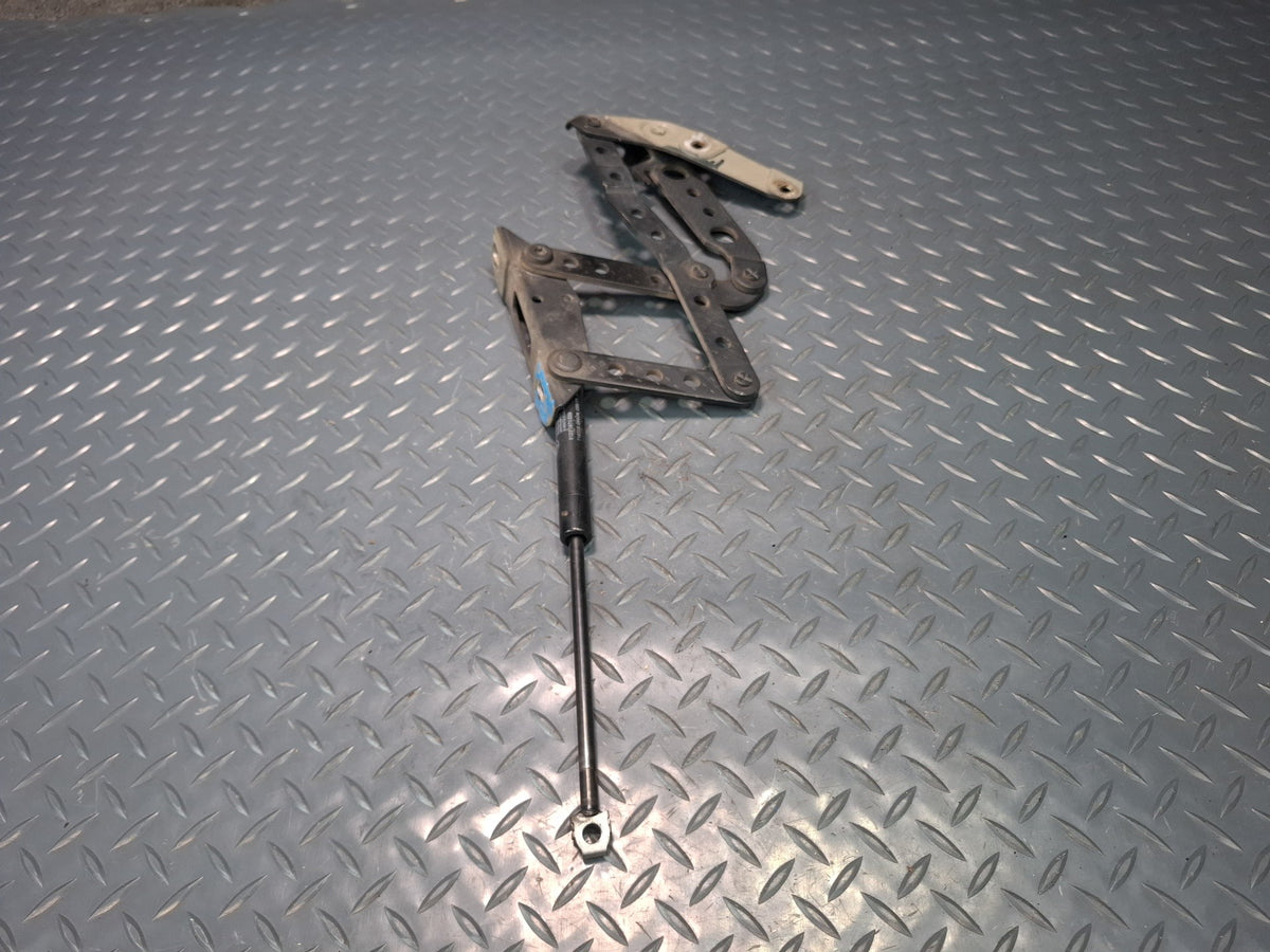 1994-1997 BMW E31 840Ci Front Left & Right Hood Hinge w Shock Support Set