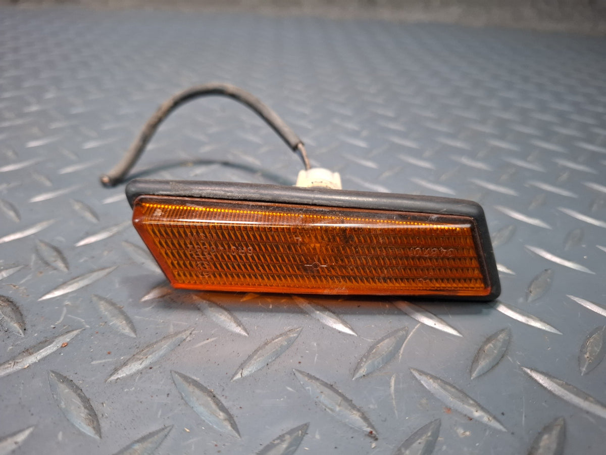 1994-1997 BMW E31 840Ci Front Left & Right Fender Turn Signal Light Set Damaged