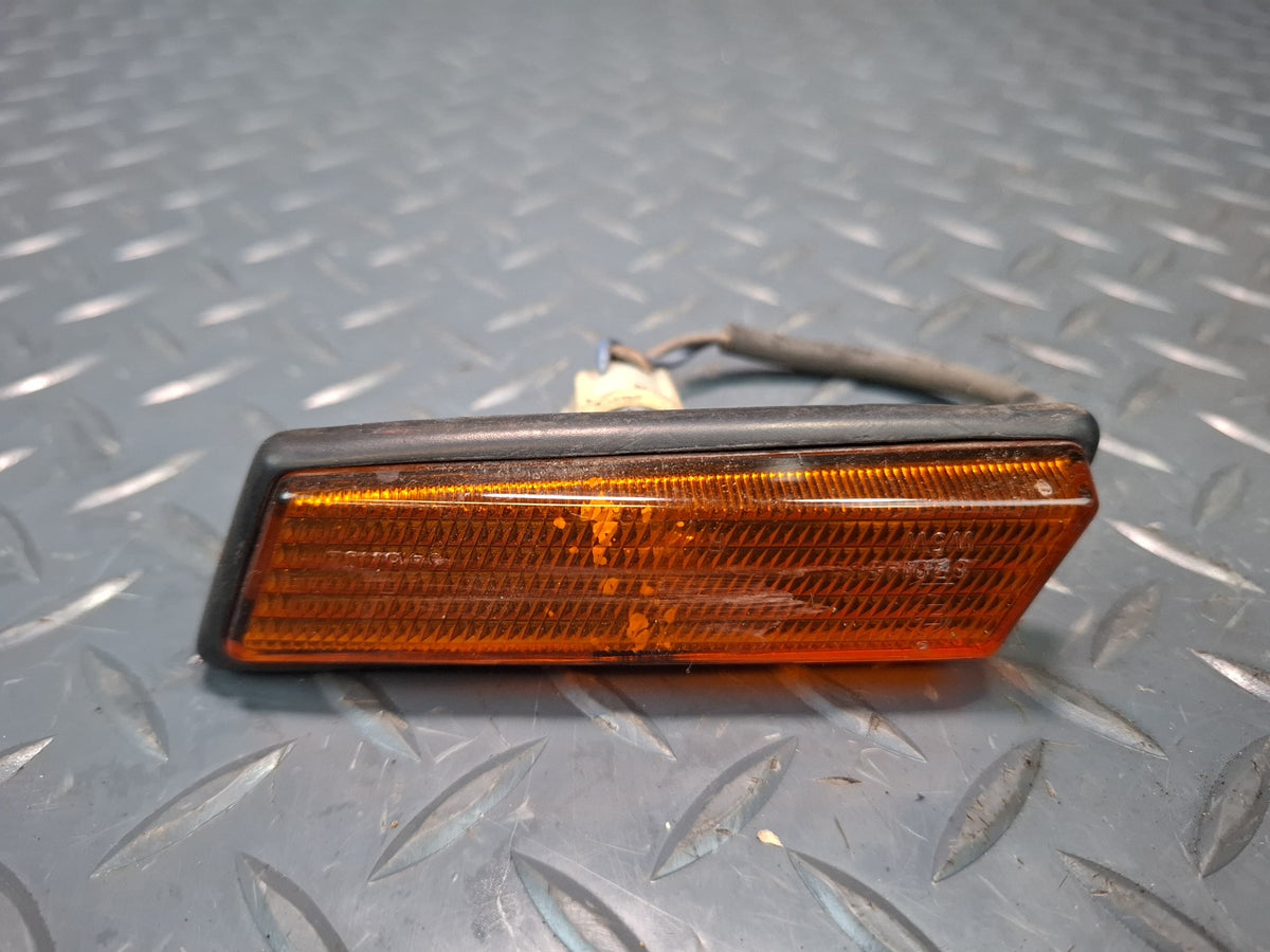 1994-1997 BMW E31 840Ci Front Left & Right Fender Turn Signal Light Set Damaged