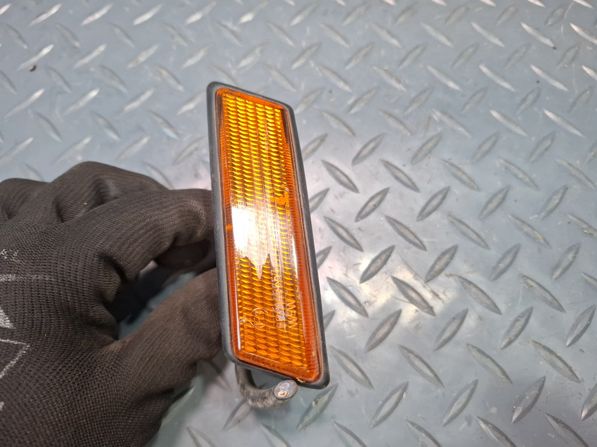 1994-1997 BMW E31 840Ci Front Left & Right Fender Turn Signal Light Set Damaged