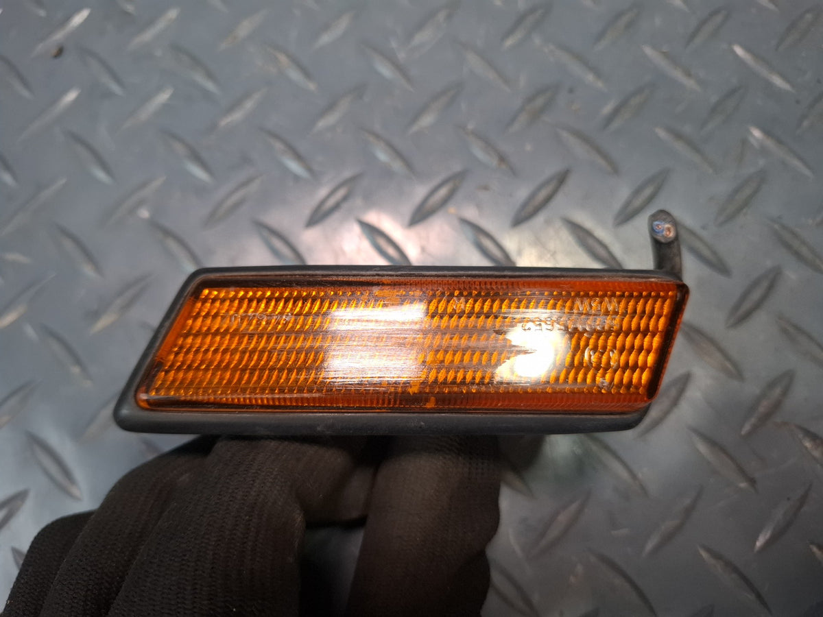 1994-1997 BMW E31 840Ci Front Left & Right Fender Turn Signal Light Set Damaged