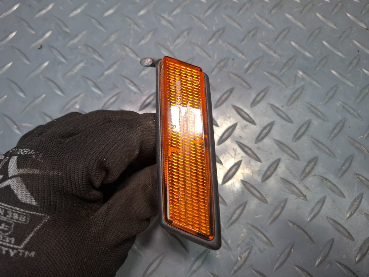 1994-1997 BMW E31 840Ci Front Left & Right Fender Turn Signal Light Set Damaged