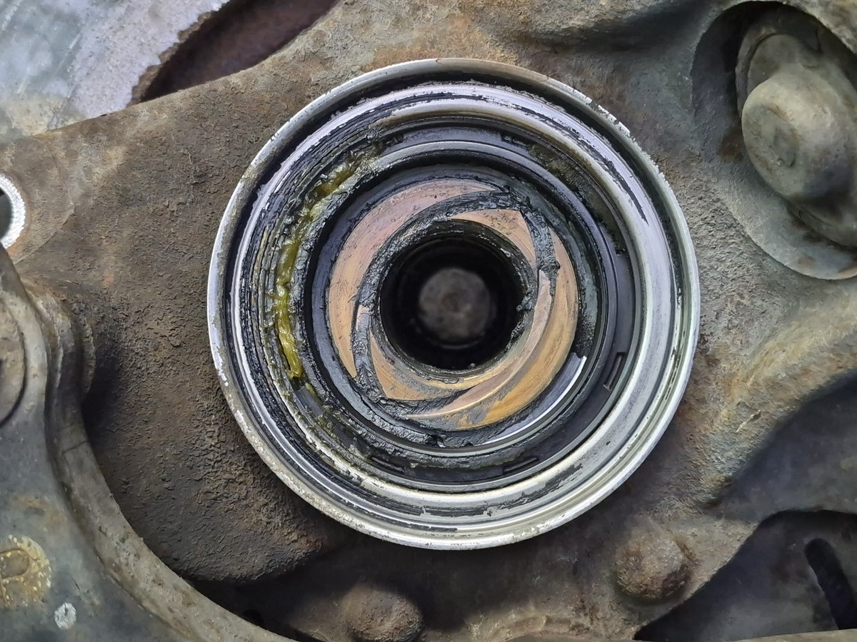 93-96 Toyota Hiace KZH106W 4WD Front Right Spindle Knuckle Wheel Hub Bearing OEM