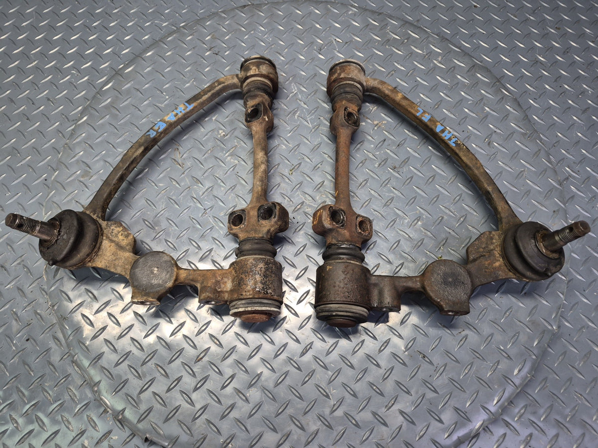 93-95 Toyota Hiace KZH106W 4WD Set of 2 Front Left & Right Upper Control Arm OEM