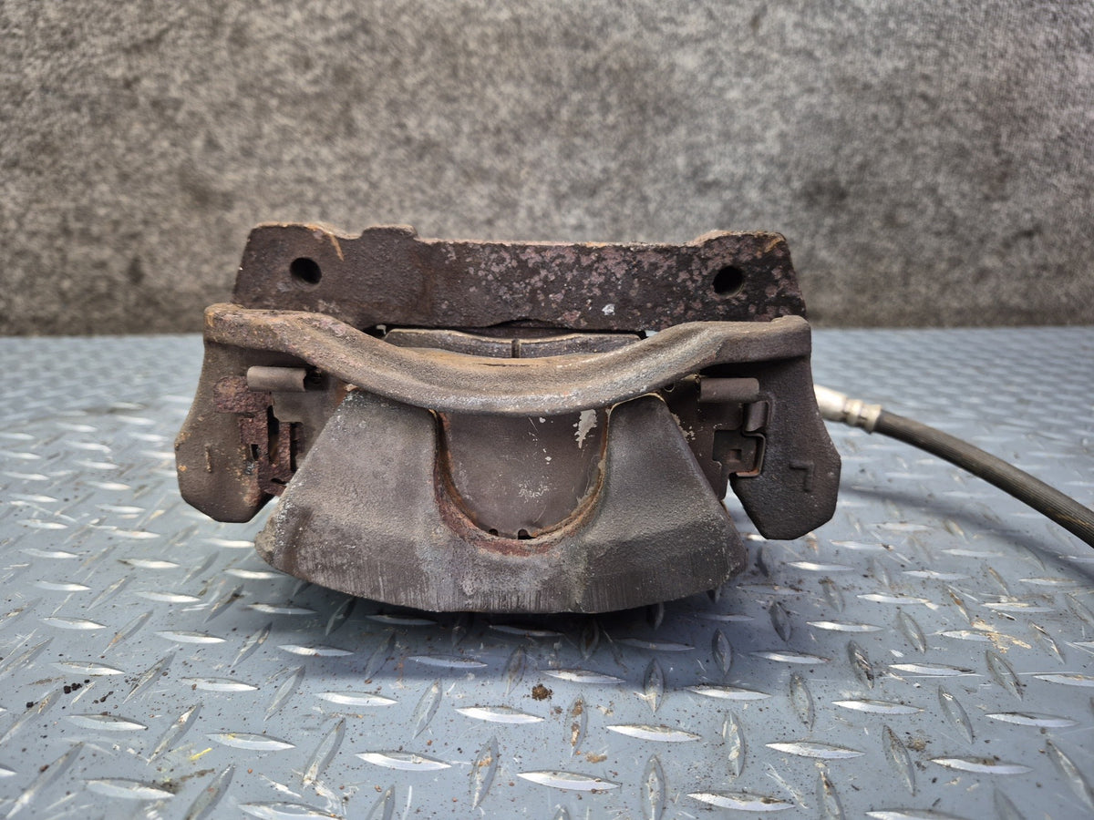 93-96 Toyota Hiace KZH106W 4WD Set of 2 Front Left & Right Brake Caliper OEM