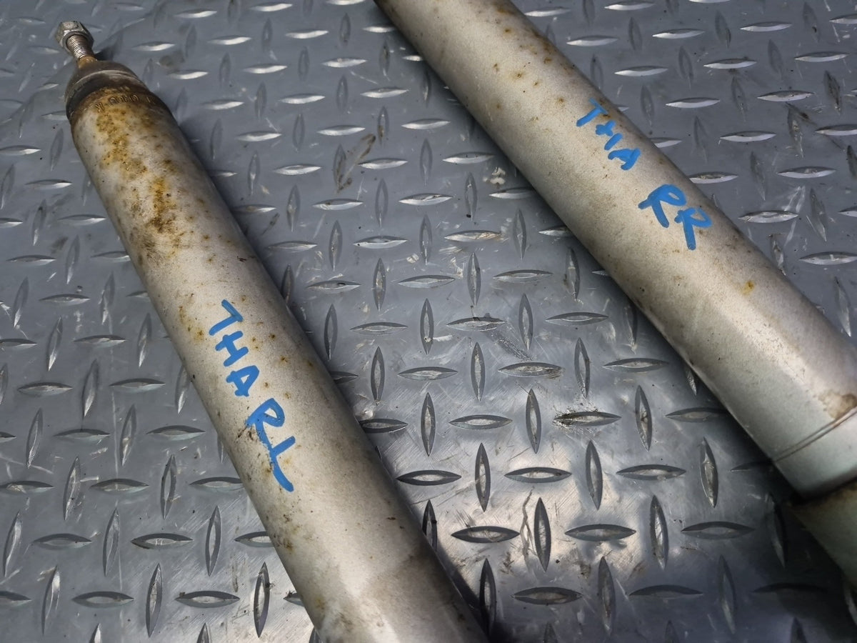 93-95 Toyota Hiace KZH106W 4WD Set of 2 Rear Strut Shock Absorber KYB Gas-a-just
