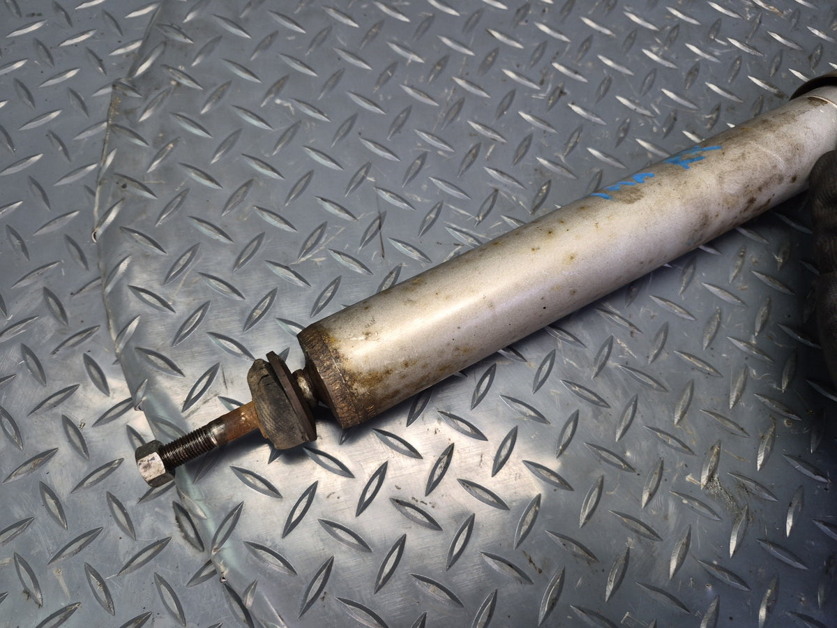 93-95 Toyota Hiace KZH106W 4WD Set of 2 Rear Strut Shock Absorber KYB Gas-a-just