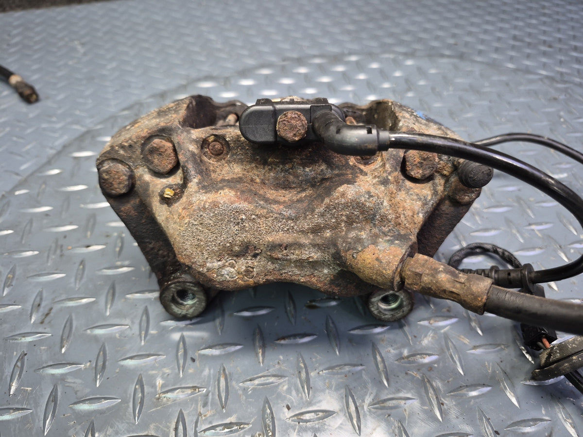 96-98 Mercedes R129 Sl-class Set of 2 Front Left & Right Brake Caliper OEM