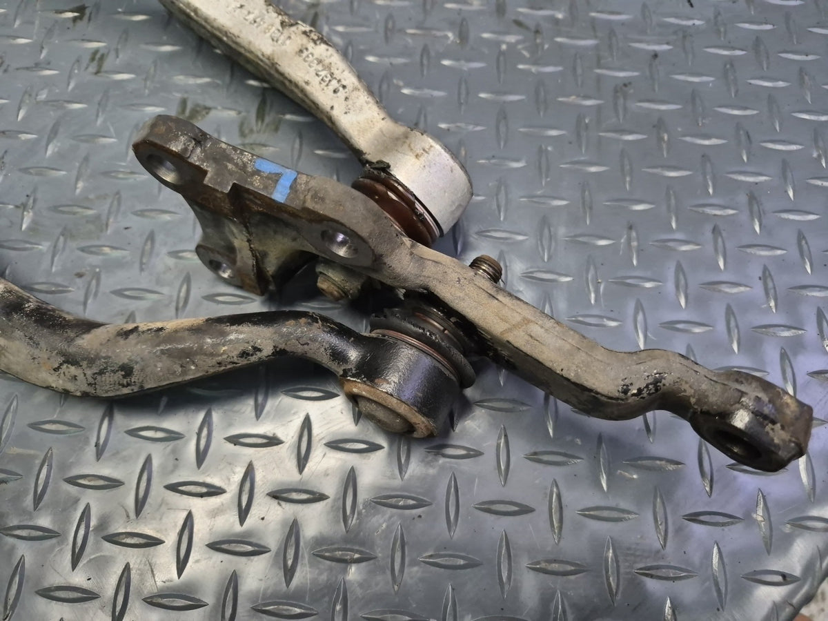 1994-1997 BMW E31 840Ci Front Left Suspension Control Arm Set