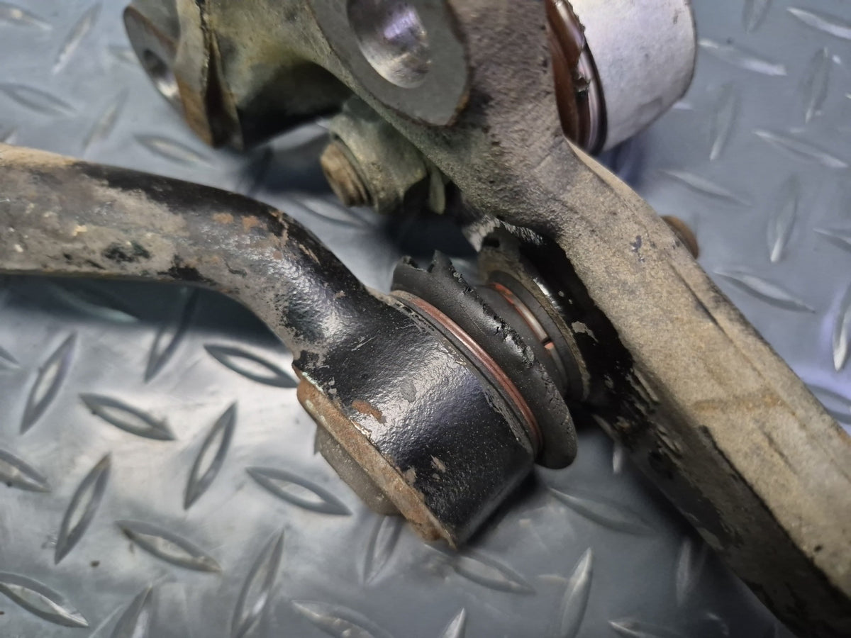 1994-1997 BMW E31 840Ci Front Left Suspension Control Arm Set