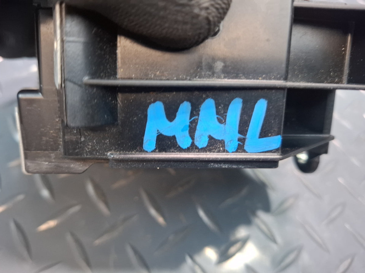 2012-2015 Mercedes W166 Ml-class Under Dash Fuse Relay Junction Box Module