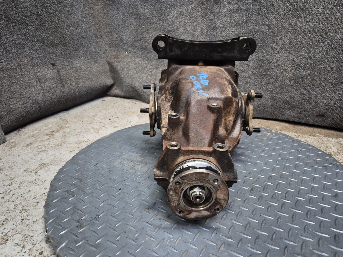 84-86 Toyota Cressida MX73 A/T Rear Differential Carrier 4.1 Ratio OEM