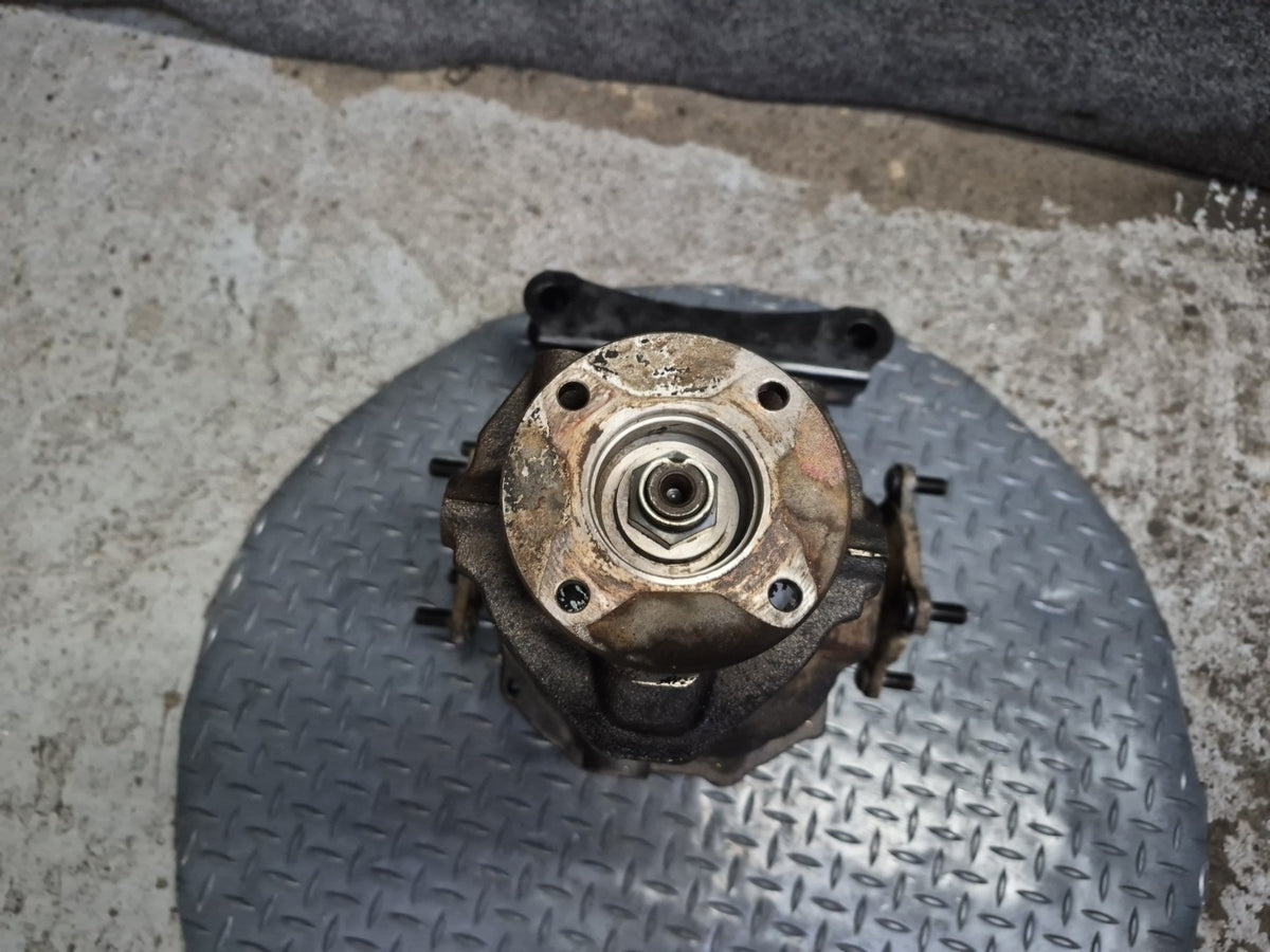 84-86 Toyota Cressida MX73 A/T Rear Differential Carrier 4.1 Ratio OEM