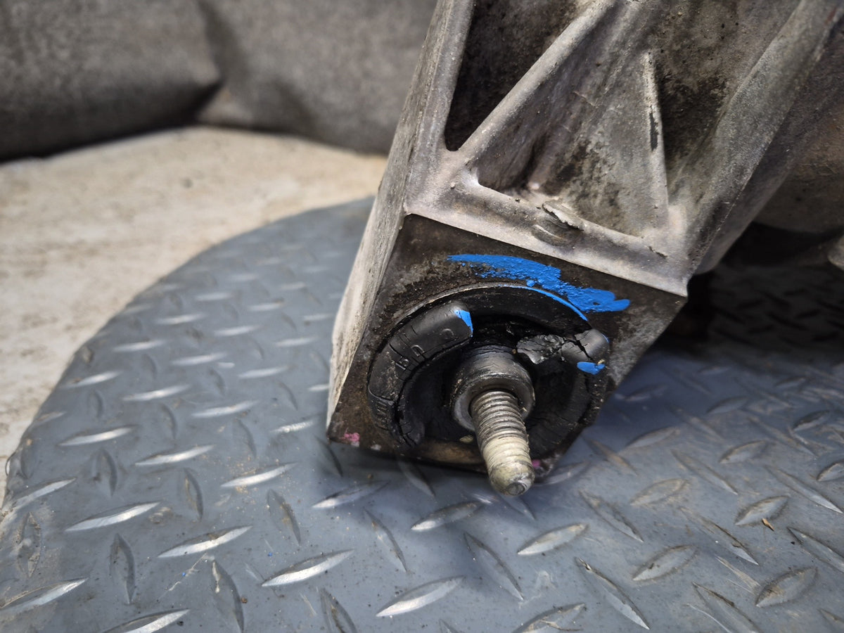 2003-2007 Hummer H2 4WD 4x4 Front Differential Carrier 4.10 Ratio