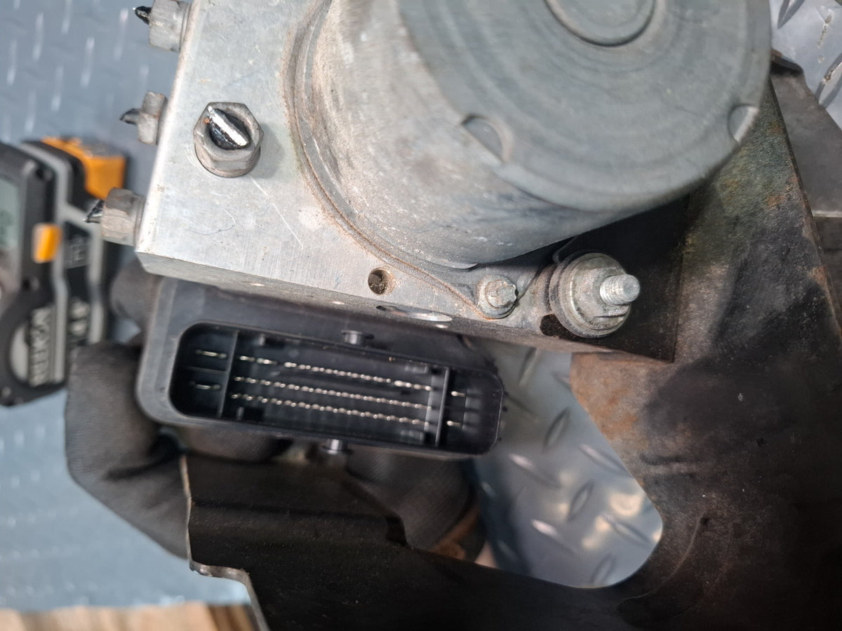 2017-2020 Maserati Levante M161 Anti Lock Brake ABS Pump Module 6701066150