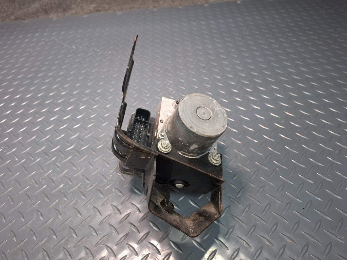 2017-2020 Maserati Levante M161 Anti Lock Brake ABS Pump Module 6701066150