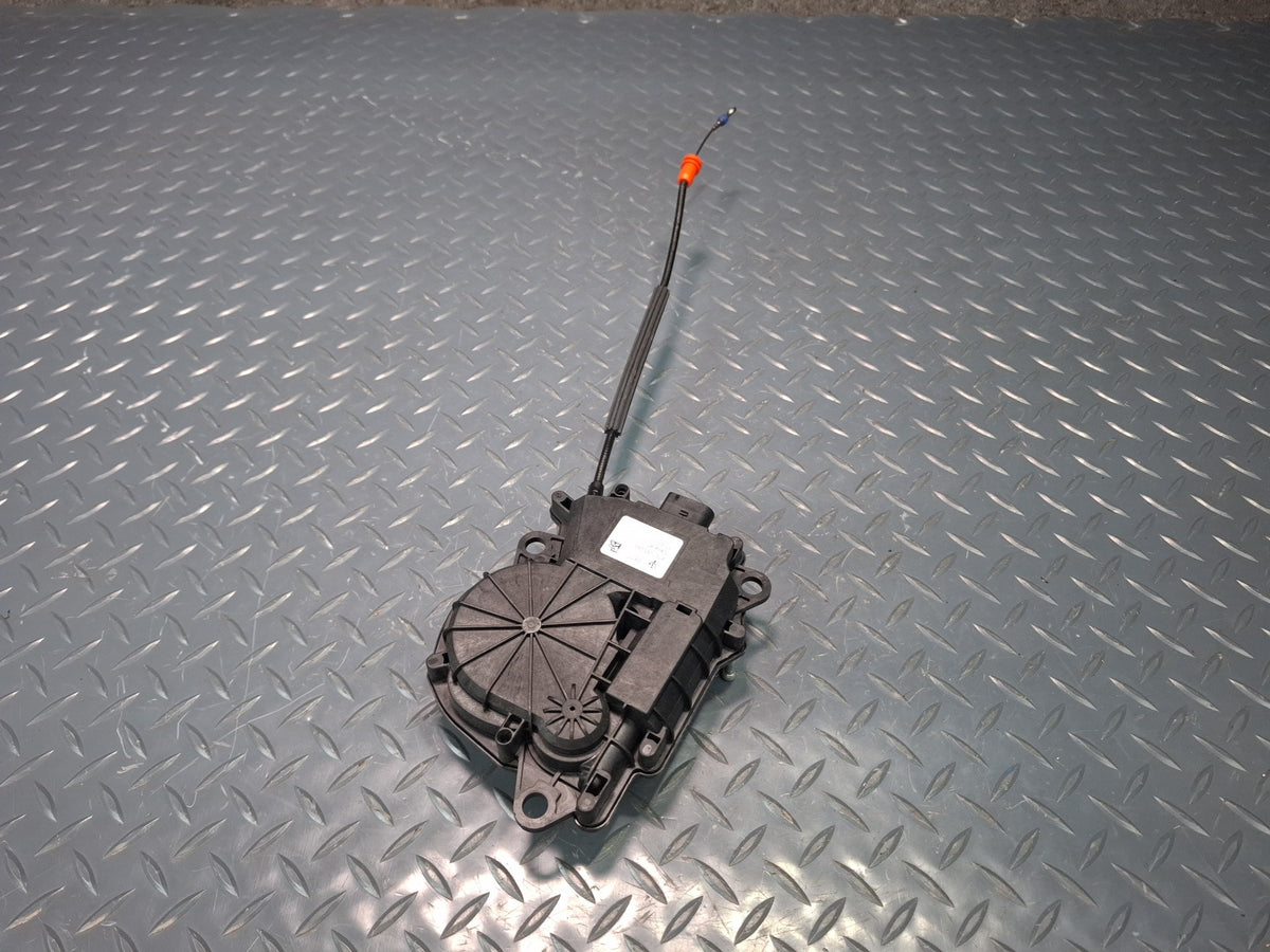 2017-2020 Maserati Levante M161 Rear Trunk Tailgate Liftage Lock Actuator Motor
