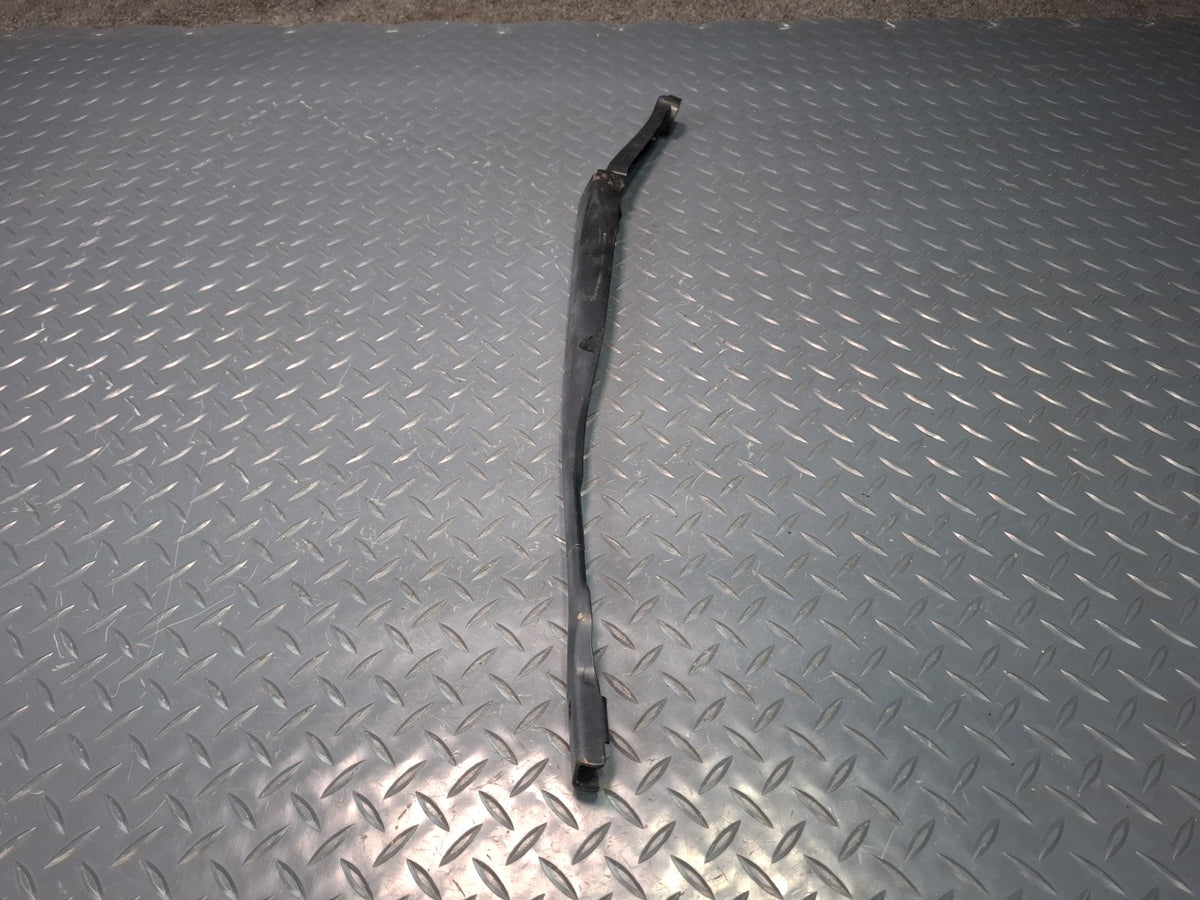 2017-2020 Maserati Levante M161 Front Left Windshield Wiper Arm 670032335