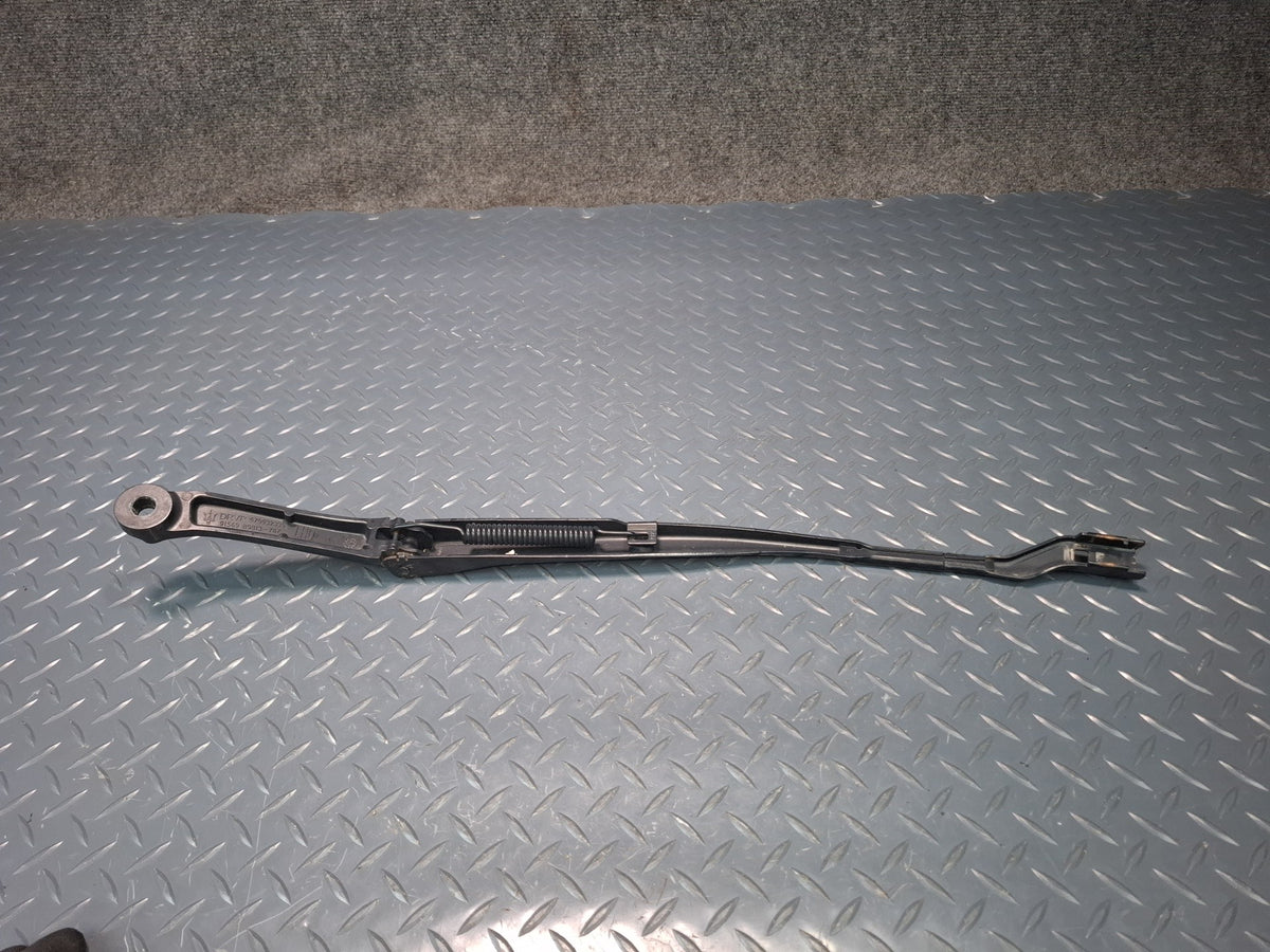 2017-2020 Maserati Levante M161 Front Left Windshield Wiper Arm 670032335