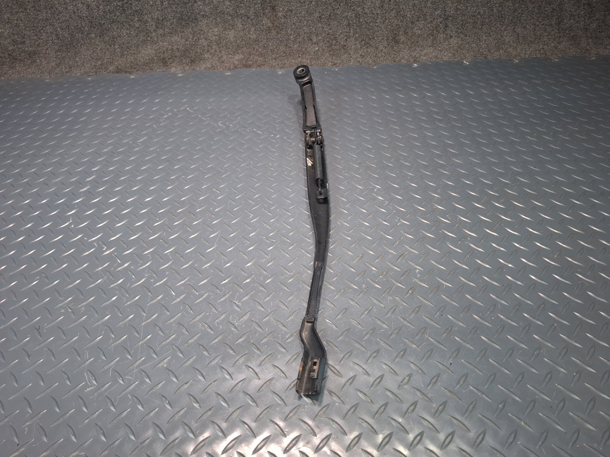 2017-2020 Maserati Levante M161 Front Left Windshield Wiper Arm 670032335