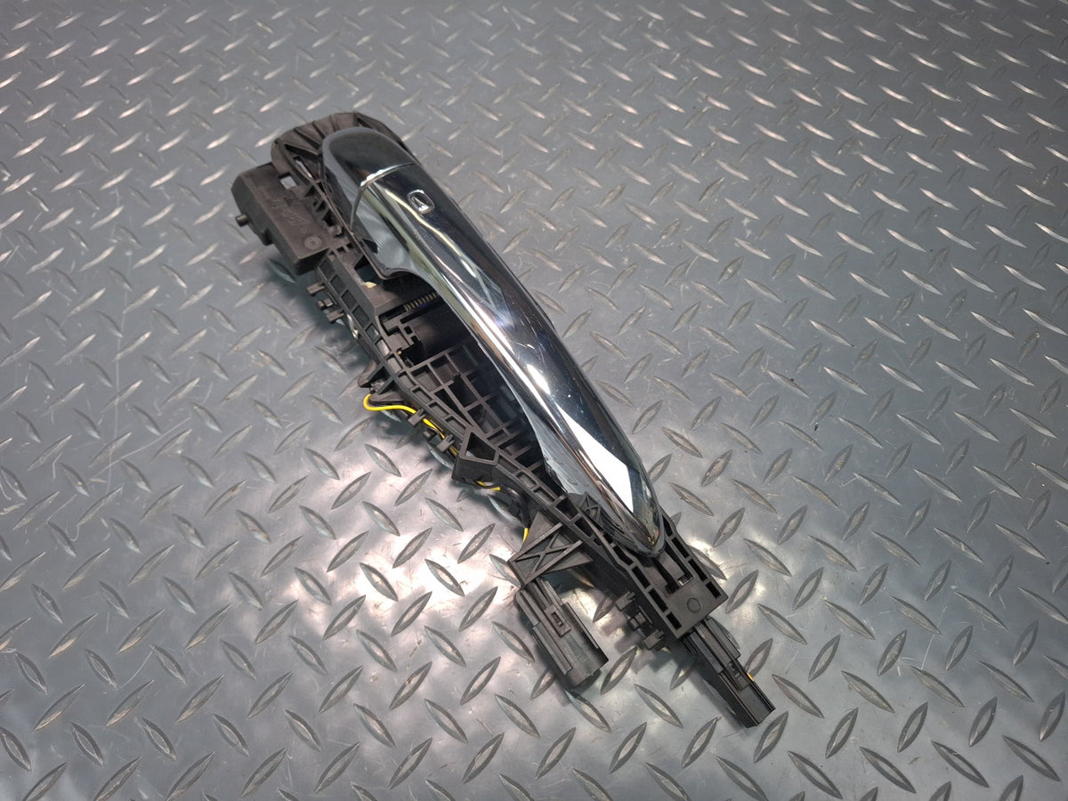 2017-2020 Maserati Levante M161 Rear Right Door Exterior Handle w Keyless Entry